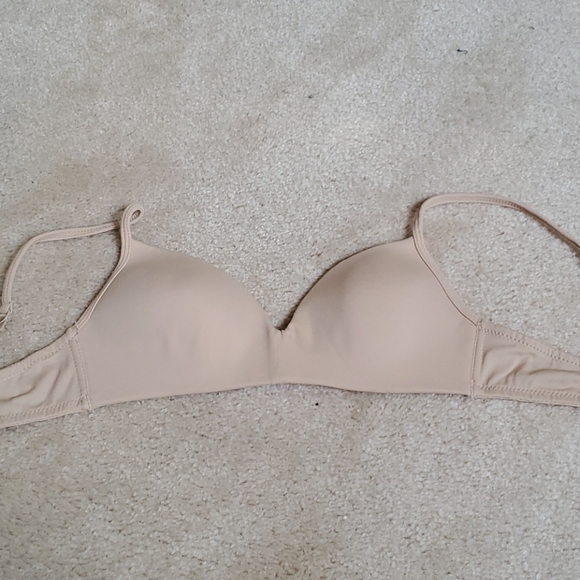 Skin colored bra - Picture 1 of 2